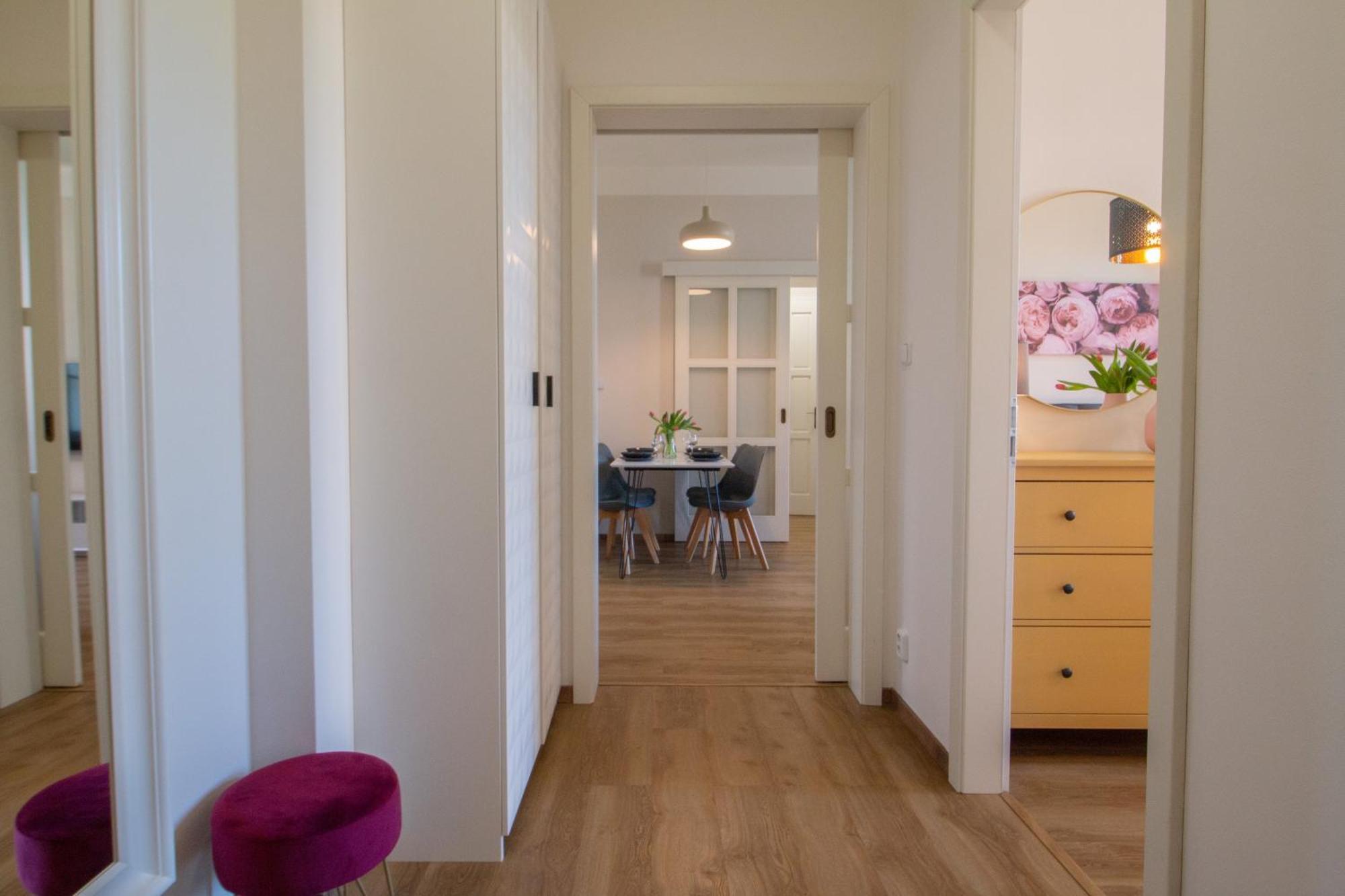 Spacious Cr Without Elevator Apartamento Praga